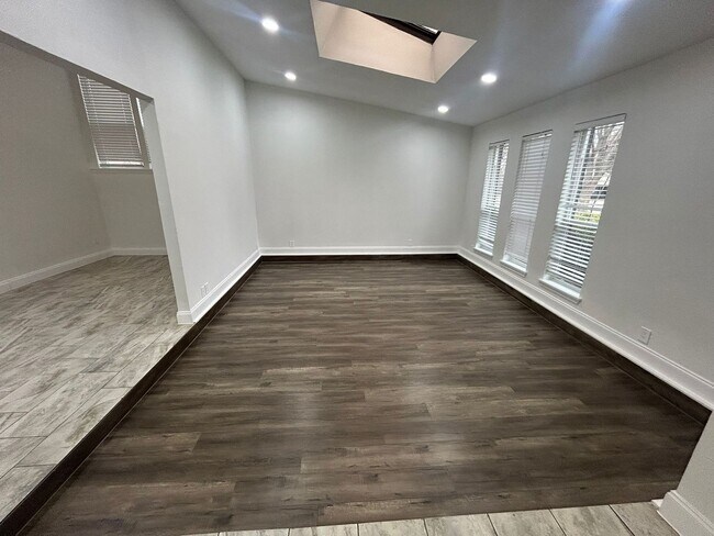 Building Photo - 2905 Spring Brook Dr