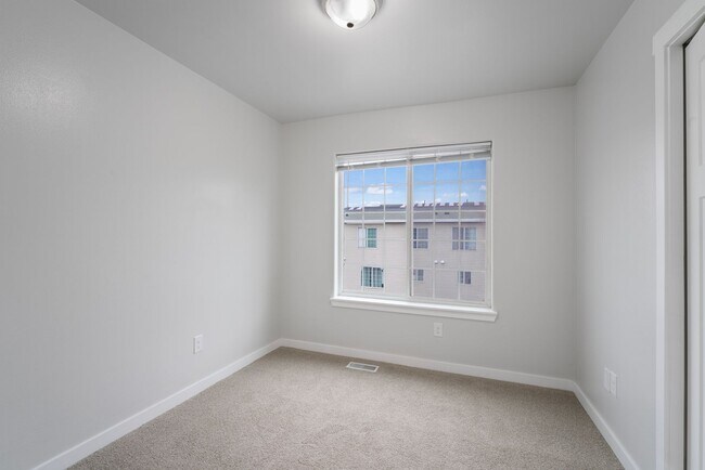 Building Photo - 7035 Gold Kings Ave