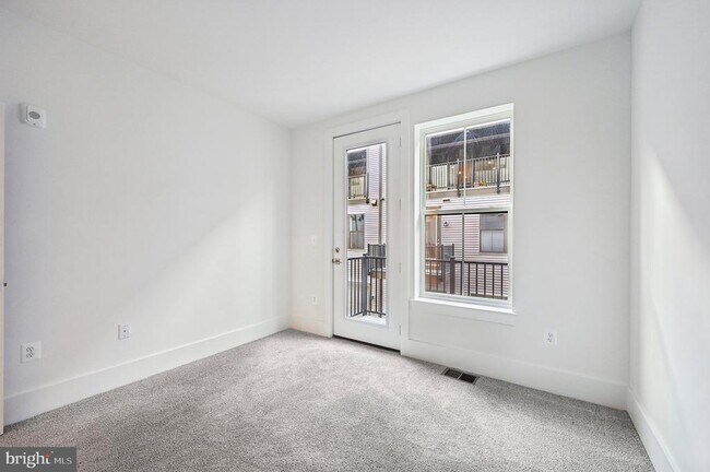 Building Photo - 2506 W Peninsula Dr