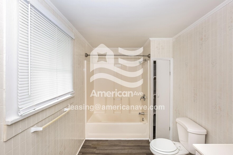 Building Photo - 302 E Sumter St