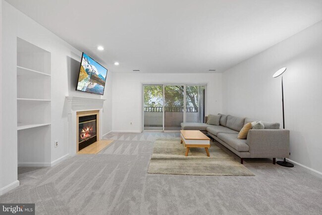 Building Photo - 7713 Lafayette Forest Dr
