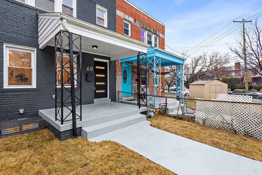 Building Photo - 68 Farragut Pl NW
