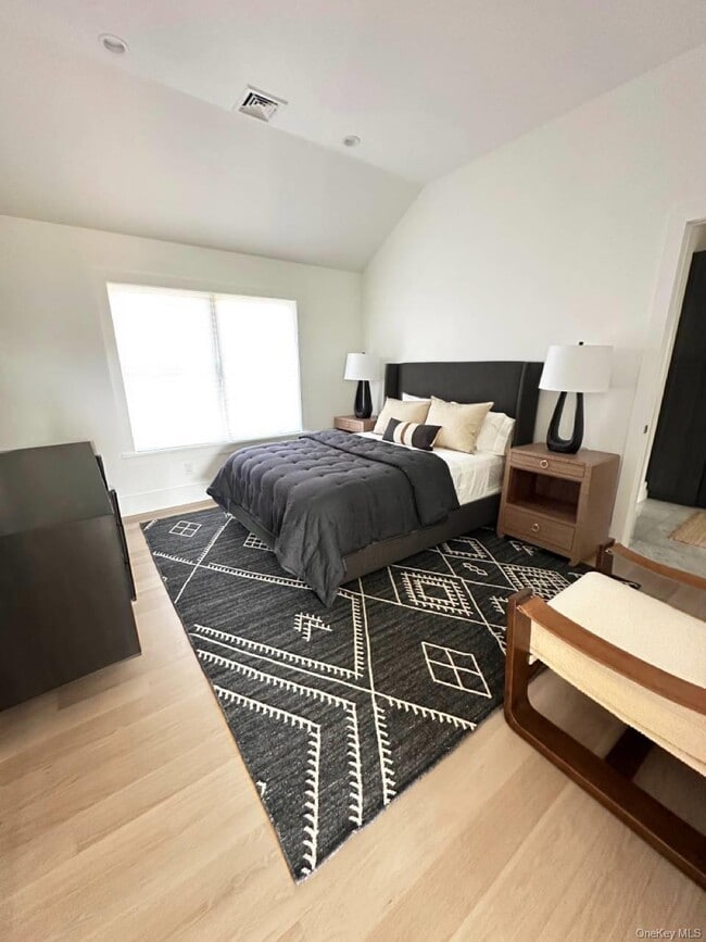 Building Photo - 14 Happy Ln