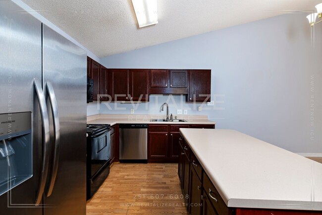 Building Photo - **Application Pending** Beautiful 3 Bed/2 ...