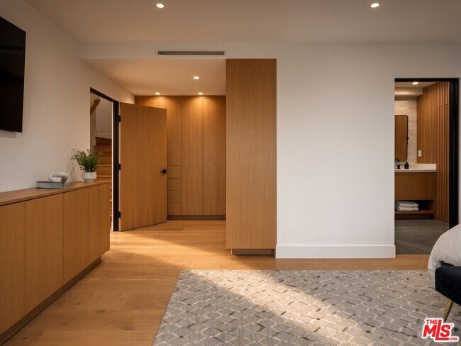 Building Photo - 3909 Villa Costera