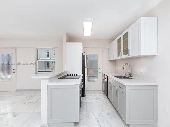 Building Photo - 1545 Euclid Ave