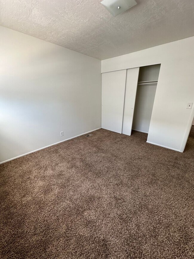 Building Photo - 259 E 5900 S