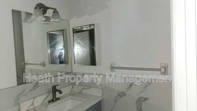 Building Photo - 2205 Calexico Way S
