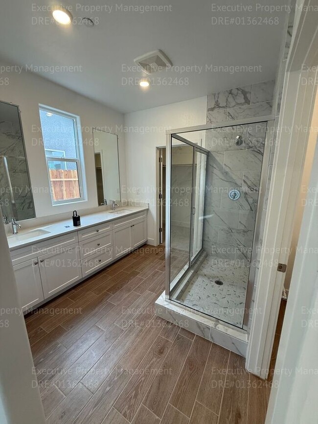 Building Photo - Newly constructed 3 bedroom/ 3 bathroom ho...