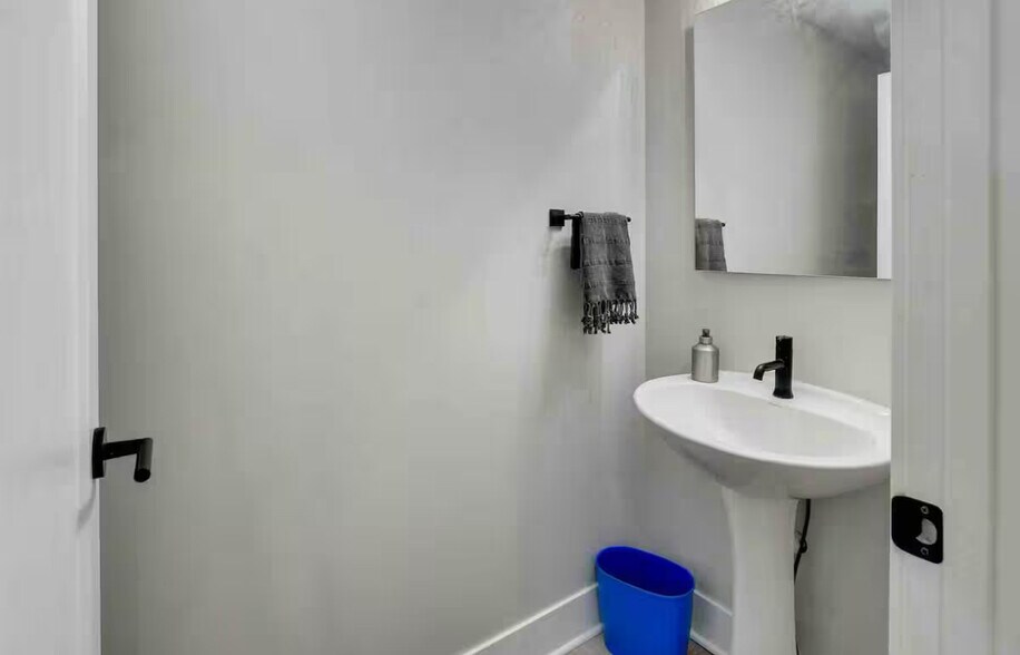 Downstairs half bath - 1013 Park Ave