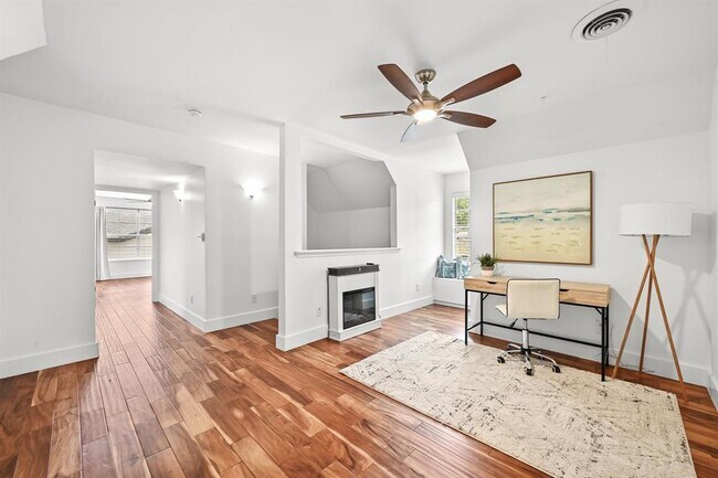 Building Photo - 3405 Santa Fe Dr