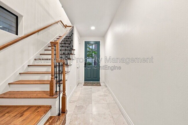 Building Photo - 9609 Pemberton Cres Dr