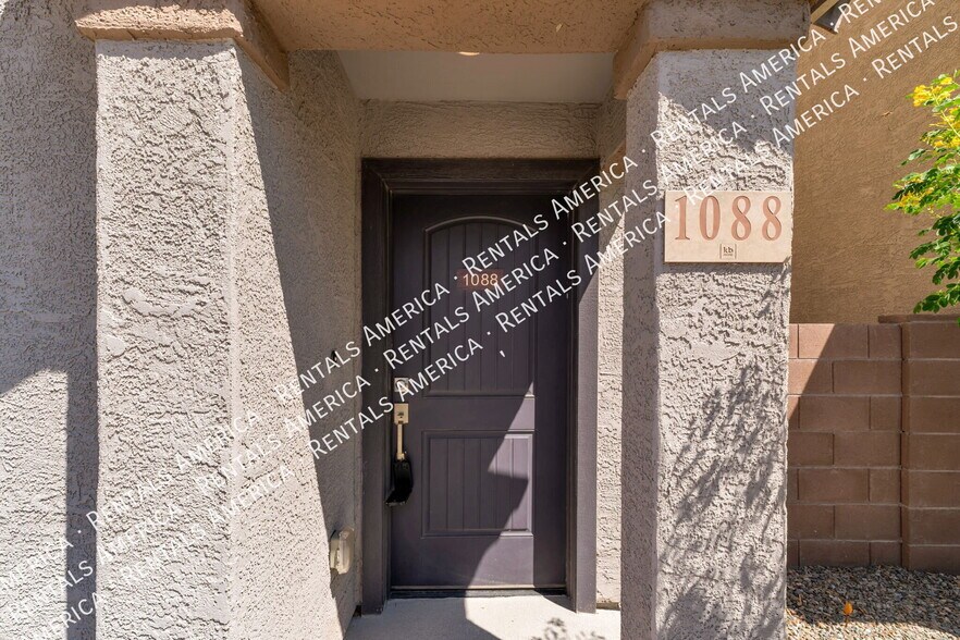 Building Photo - 1088 E Descent St