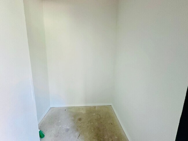 Building Photo - Charming 2 Bed 2 Bath Condo with Nature Vi...