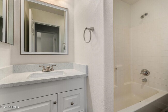 Building Photo - 2838 E Tracy Ln