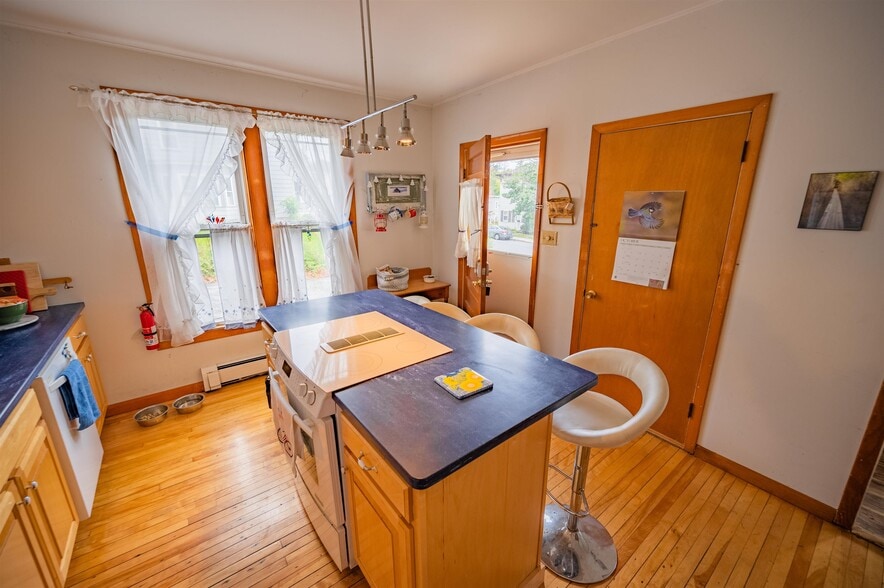 Kitchen - 18 Eastern Ave