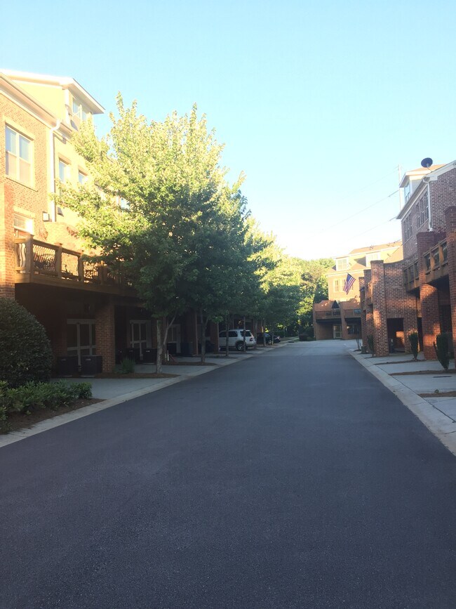 Building Photo - 210 Alderwood Point