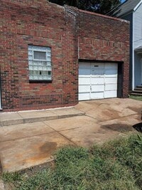 Building Photo - 1027 Garth Ave