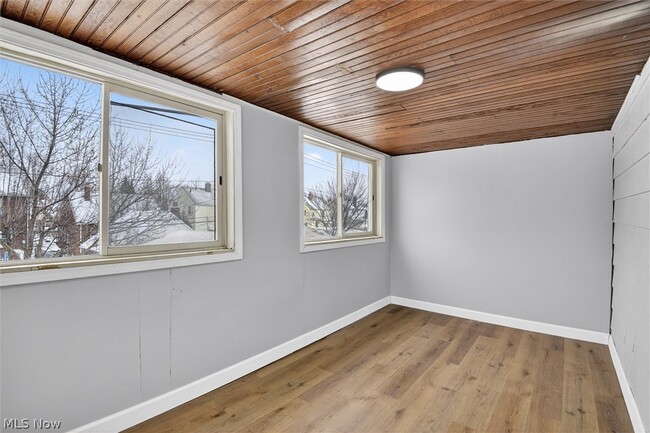 Building Photo - 231 E 210th St