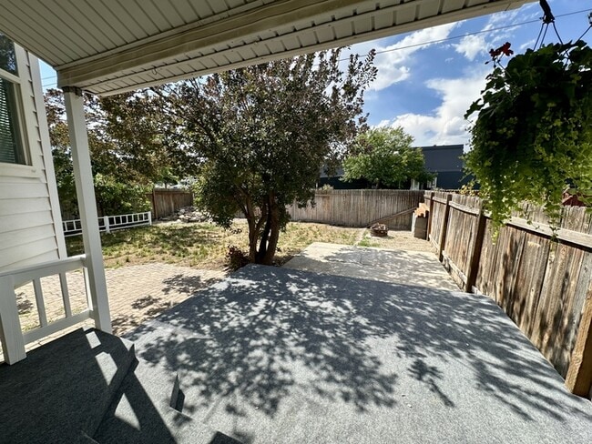 Building Photo - West Jordan