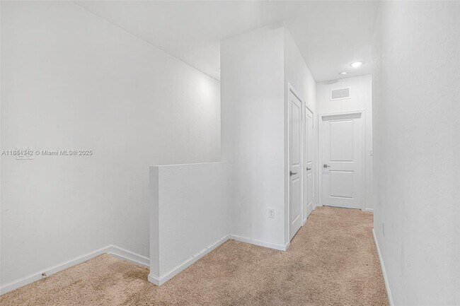 Building Photo - 1137 SW 7th Ct