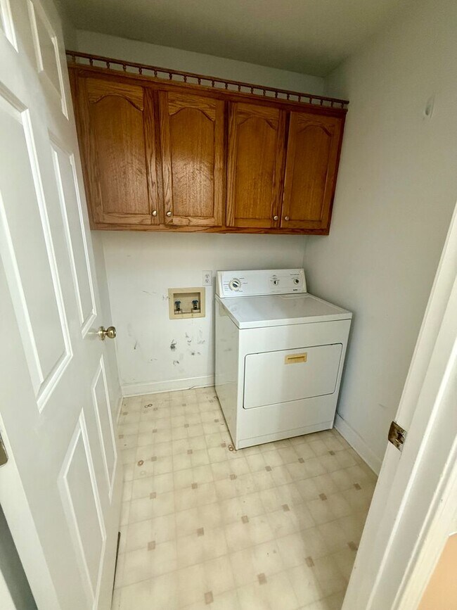 Building Photo - Three bedroom, 2 bath house in Gibsonville