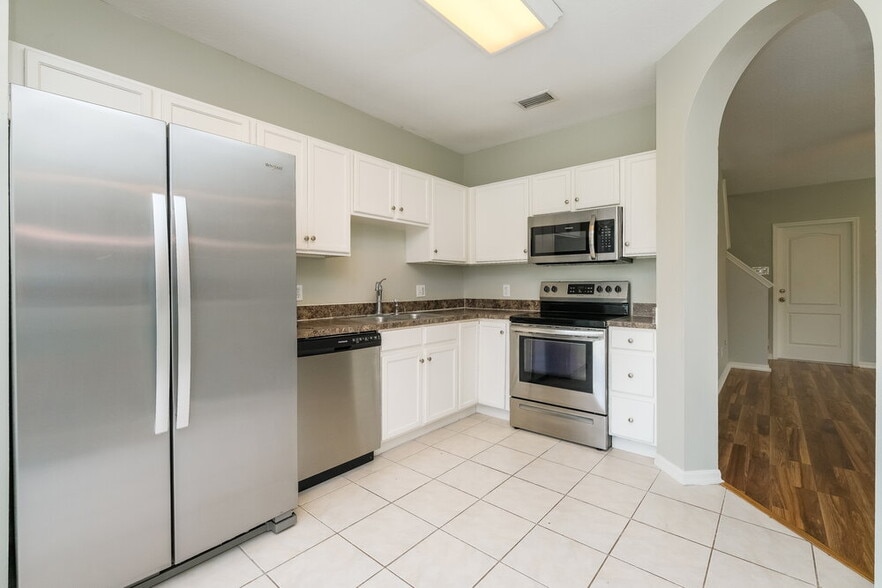 Building Photo - 10621 Navigation Dr