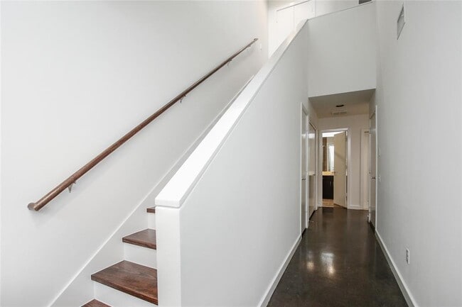 Building Photo - 319 Sydnor St