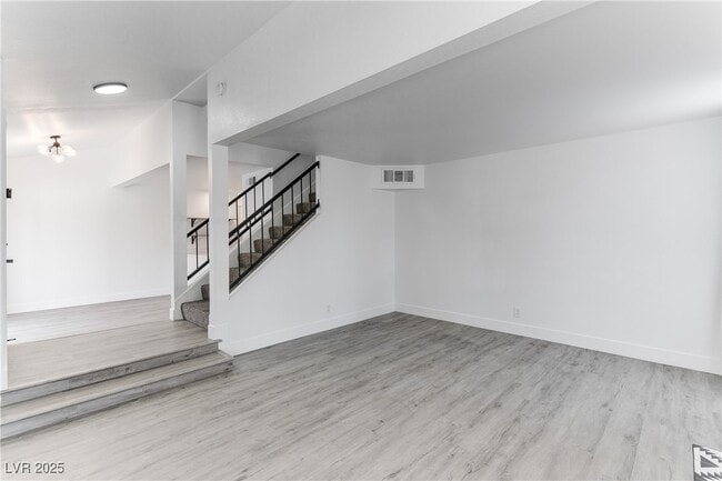 Building Photo - 2819 Briar Knoll Dr