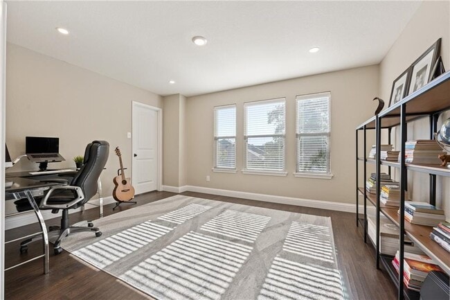 Building Photo - 1524 Uhland Dr