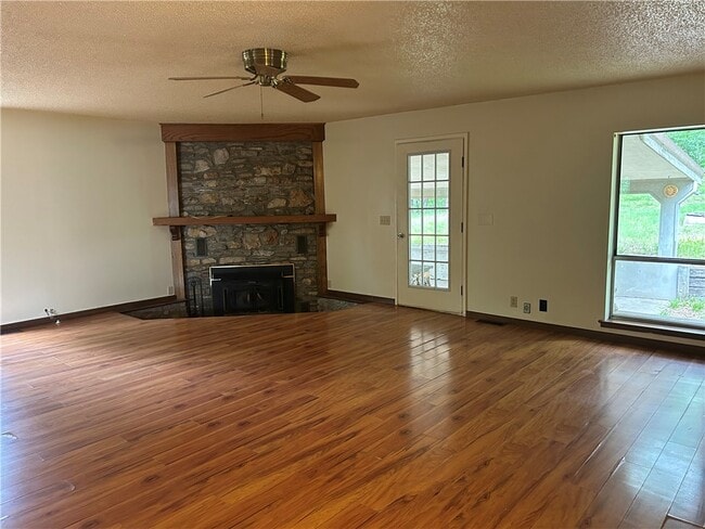 Building Photo - 21090 Greycliff Rd