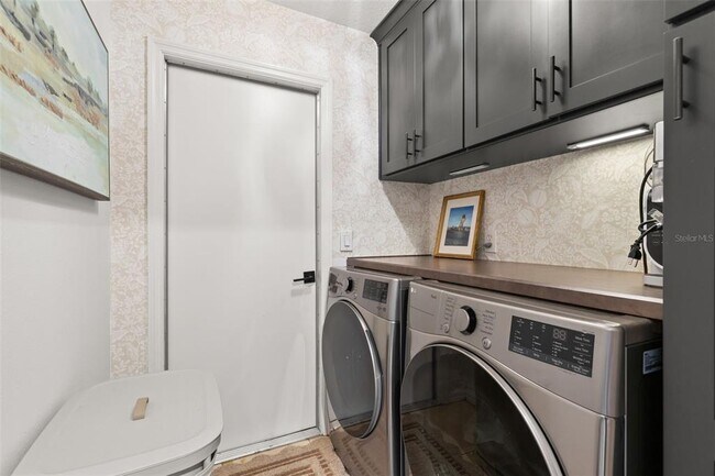 Building Photo - 870 Bayou View Dr