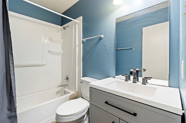 Building Photo - 309 Blake Dr