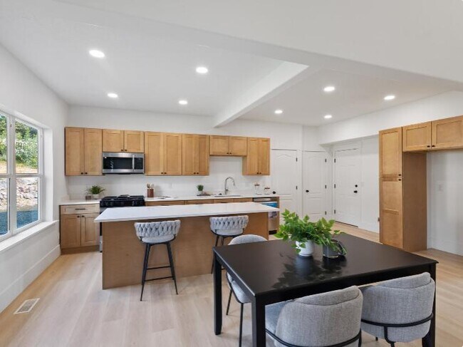 Building Photo - 636 N 1280 E