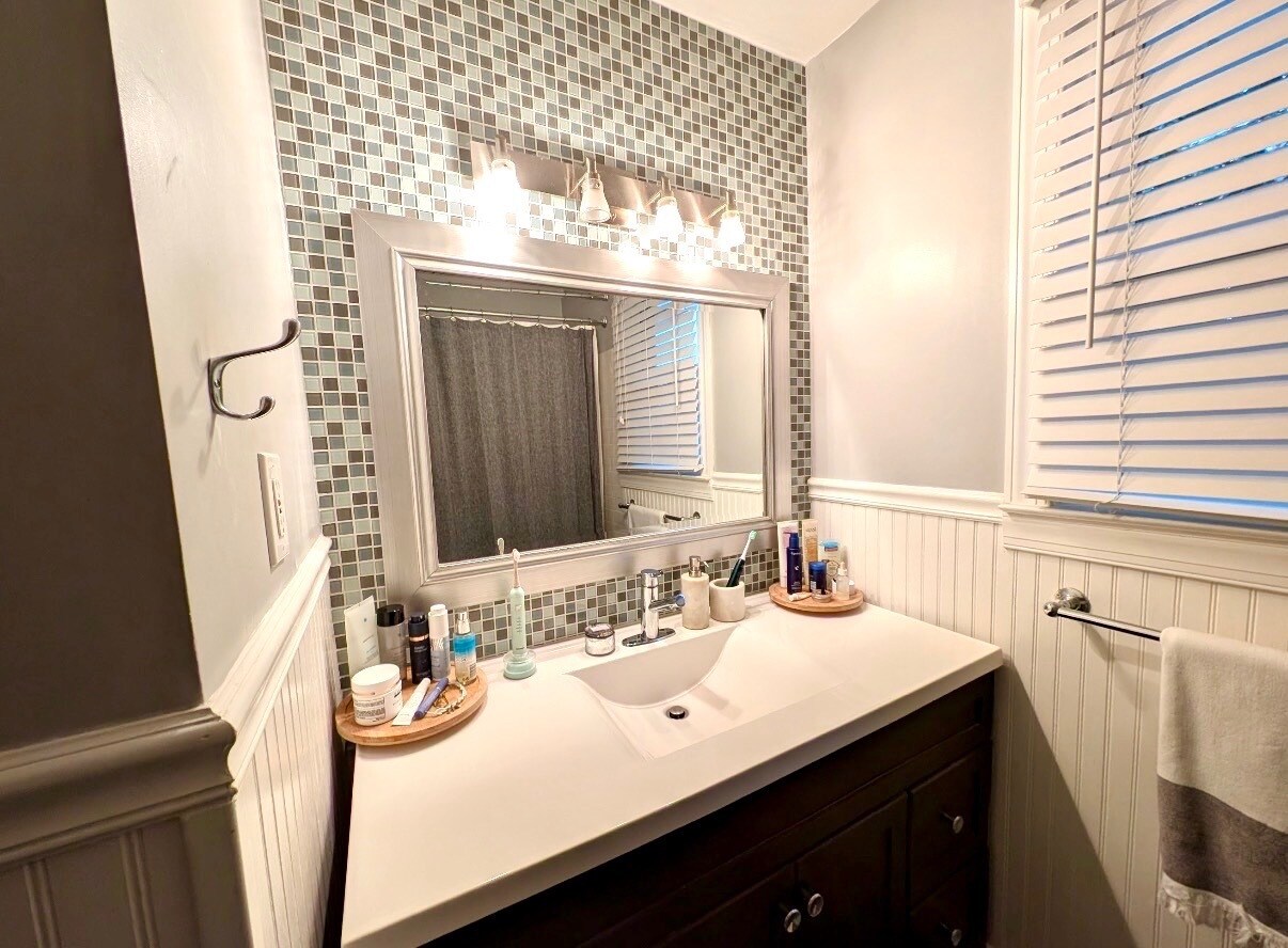 Full Bath #2 - 2000 Upland Dr