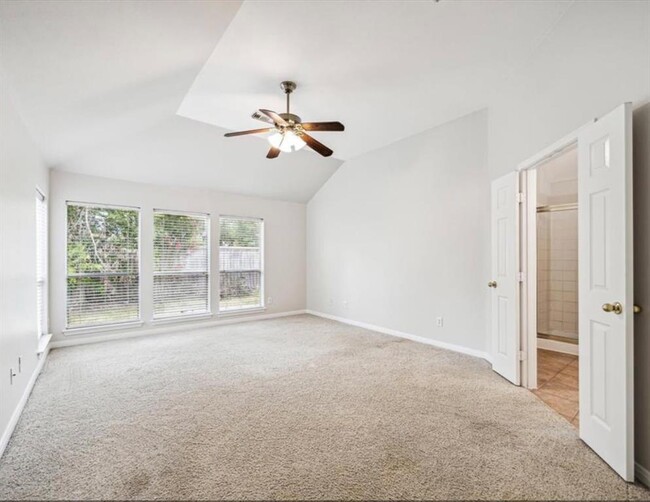 Building Photo - 2137 Lakewind Ln