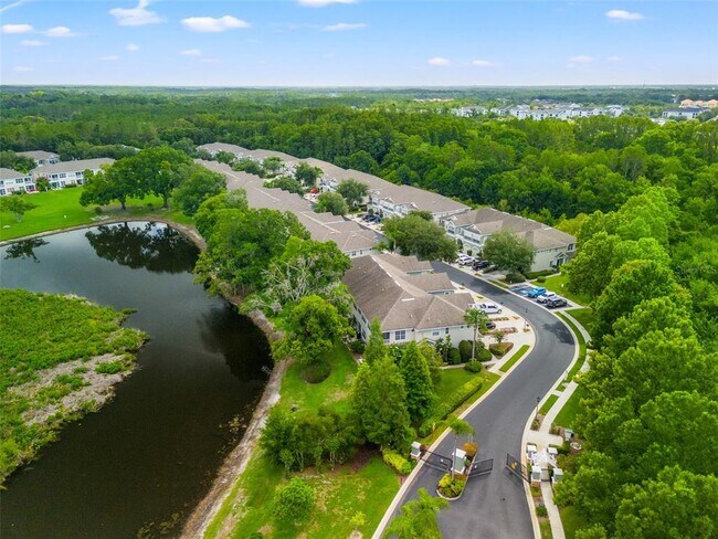 Building Photo - 2052 Park Crescent Dr