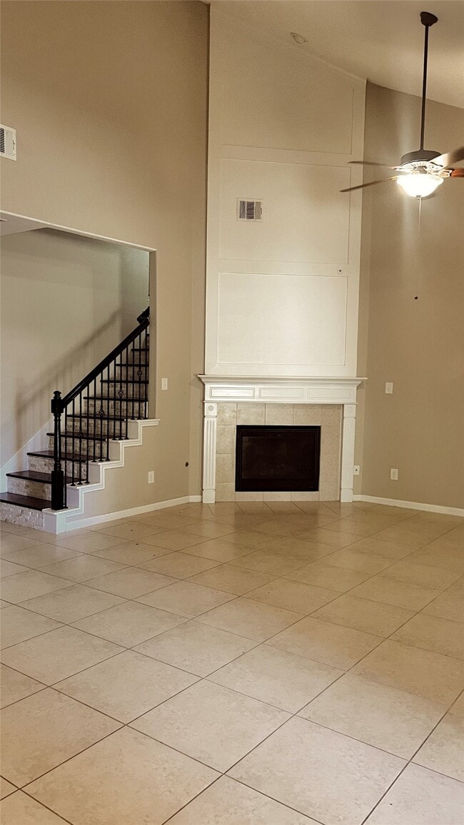 Building Photo - 208 Forest Peak Way