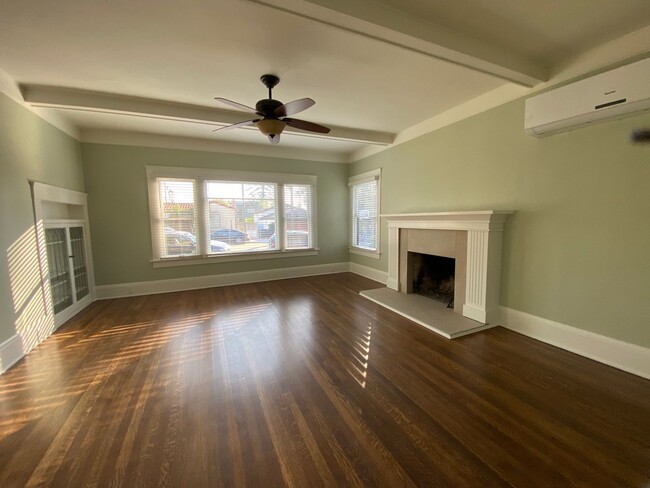 Building Photo - Remodeled Gorgeous House on Cul-de-Sac AND...