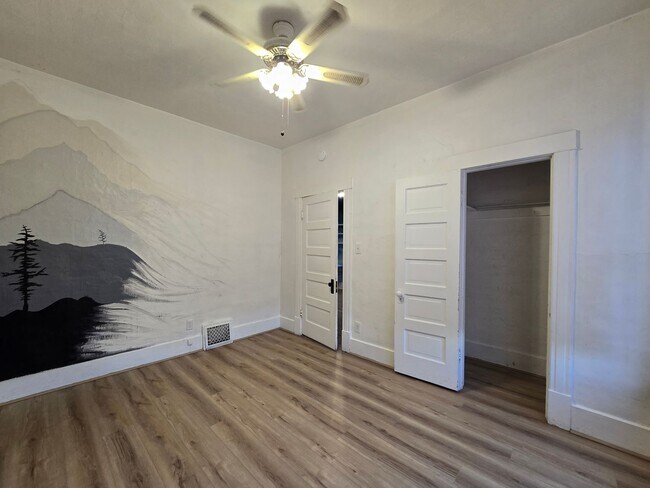 Building Photo - 135 Custer Ave