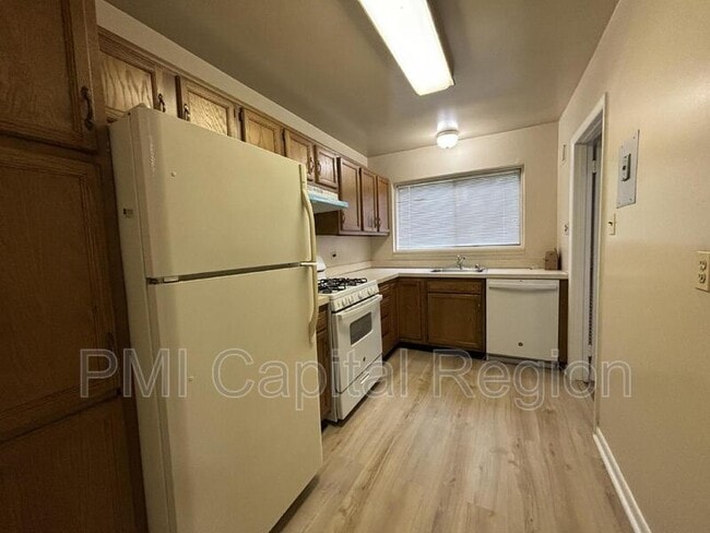 Building Photo - 10620 Weymouth St