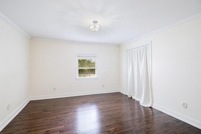 Building Photo - 228 Commerce St