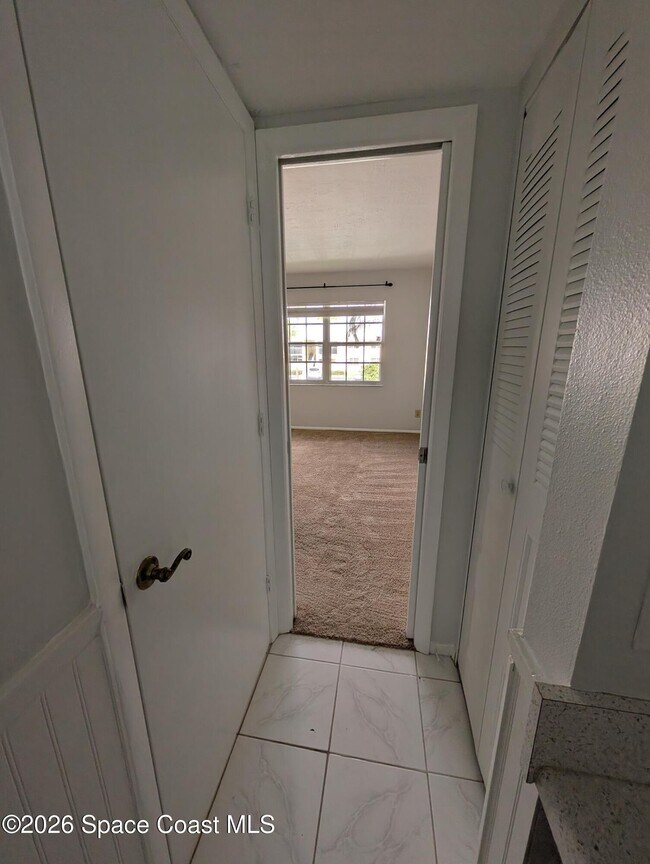 Building Photo - 987 Sonesta Ave NE