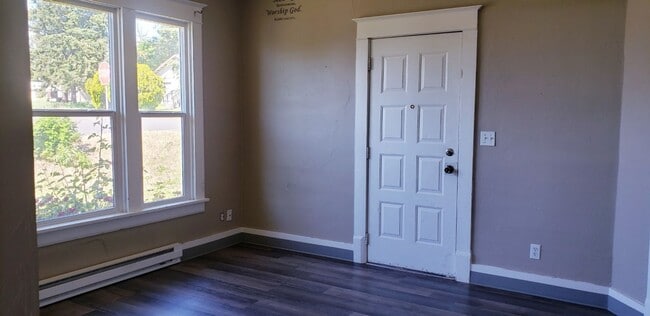 Building Photo - Adorable 3 bedroom 1 bath located in cheney