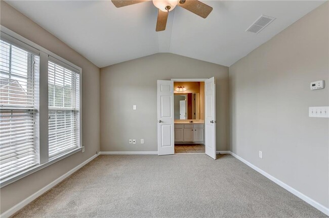 Building Photo - 4020 Edgecomb Dr