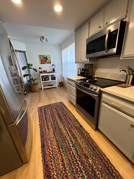 Building Photo - 915 McHugh Ct