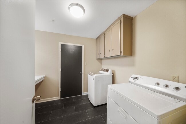 Building Photo - 12719 Ashford Chase Dr