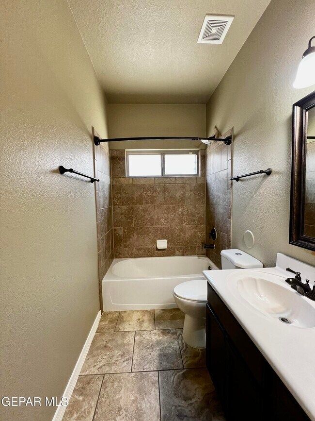 Building Photo - 3133 Clearbrook