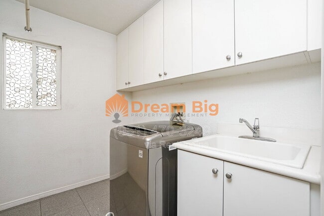 Building Photo - 30 Amberhill