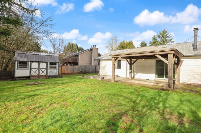 Building Photo - Move in ready, 3 bedroom rambler - Olympia School District